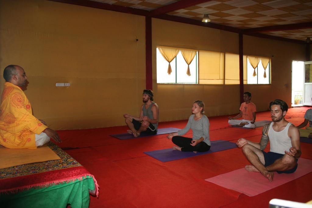 Отель Rishikesh Sadan A Yoga & Spritual Retreat Tapovan Экстерьер фото