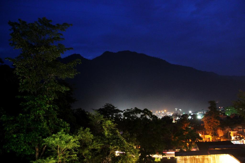 Отель Rishikesh Sadan A Yoga & Spritual Retreat Tapovan Экстерьер фото